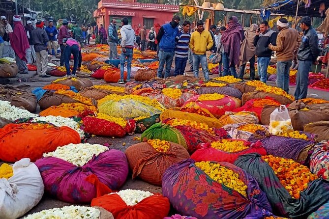 Jaipur Sunrise Tour with Morning Flower Market Walk - Royal Gaitor Tumbas: Fort Views and Hindu–Mughal Mix