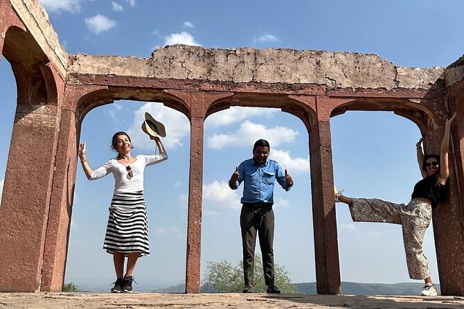 Jaipur Tour by Tuk-Tuk - City Palace: Close to Jantar Mantar and Full of Royal Rooms