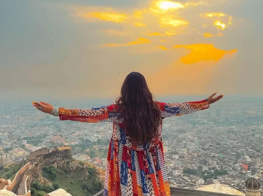 Jaipur: Tour with Nahargarh Sunrise or Monkey Temple Sunset - Price and logistics: private AC, English driver, and small-group value