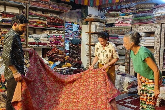 Jaipur Women Crafts and Shopping Tour - Stop 4: Akee International and the real-world hunt for shawls (cashmere, silk, yak, wool)