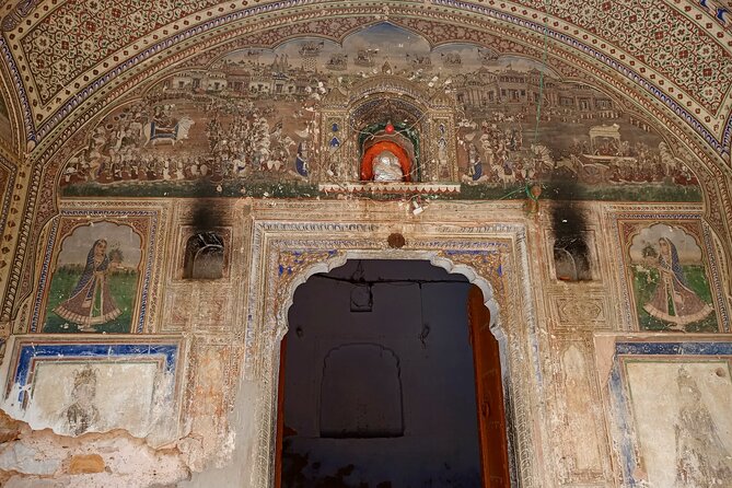 Jaipur@Twilight Guided Heritage City walk tour with Food Tasting - Albert Hall Museum at night: ending with a big-picture light show