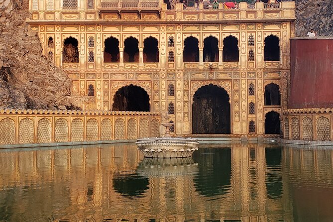 Local breakfast & full city tour by TukTuk - Amber Fort on foot: views over Maota Lake and a fort worth the walking