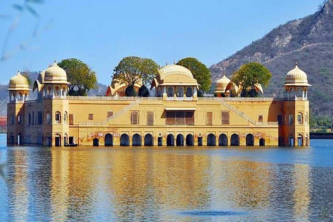 Private Jaipur Day Tour with Driver and Guide- All Inclusive - Stop 2: Jaigarh Fort Over Amer Fort and the Lake Views