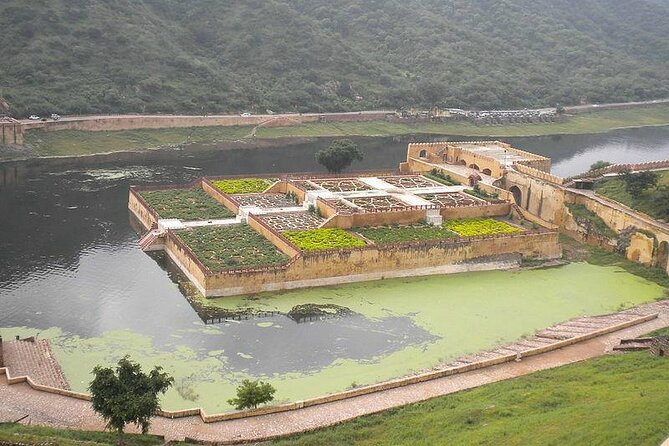 Private Jaipur Pink City Tour by Car & Driver with a Tour Guide - Jantar Mantar: The World’s Largest Stone Astronomical Observatory