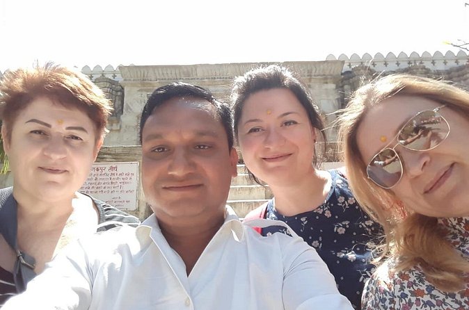 Private Jaipur sightseeing Tour by Car - All Inclusive - Jantar Mantar and Hawa Mahal: iconic stops with tight timing