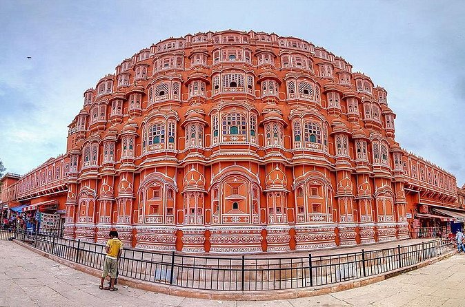 Private Jaipur sightseeing Tour by Car - All Inclusive - Panna Meena ka Kund and Jal Mahal: photo moments with a slower pace