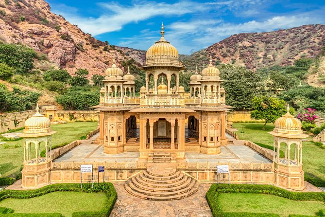 Private Jaipur Sightseeing Tour by Tuk-Tuk - Stop 4: Royal Gaitor cenotaphs on the Nahargarh foothills