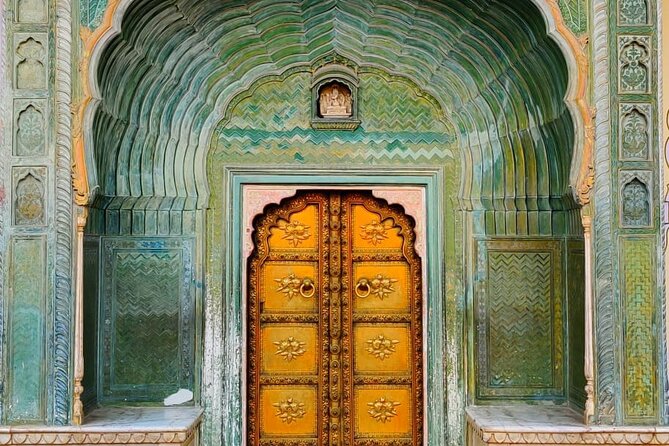 Private Jaipur Tour for Solo Female Traveler with Female Guide - Royal crematorium and Hawa Mahal: the emotional side of royal Jaipur