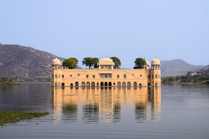 Private Jaipur Tour with Guide & All Entry Tickets - Jal Mahal on Man Sagar Lake: quick visit, strong atmosphere (30 minutes)