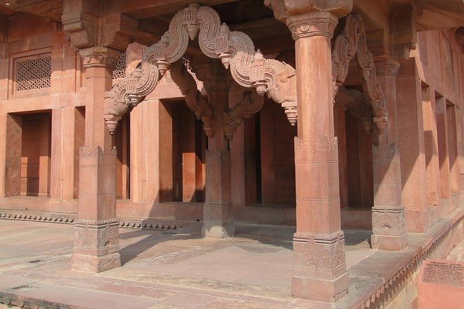 Private Taj Mahal And Monuments Tour From Jaipur By Car - The “ghost driver” risk: how to protect your day