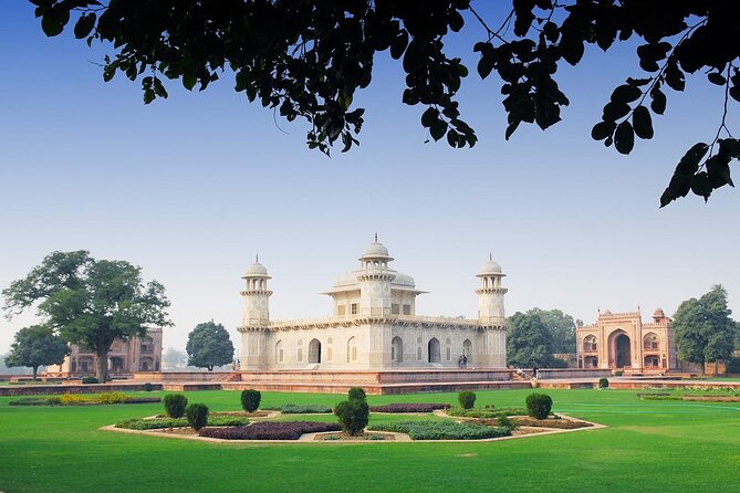 Sunrise Taj Mahal Day Tour from Jaipur with Agra Fort - Agra Fort: big views across the Yamuna