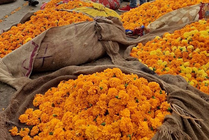 Take in the Beauty of an Early Morning with Fresh Flowers - Start at Hawa Mahal Rd: timing the Palace of Winds photos